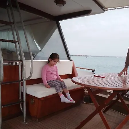 Egadi Blutour Charter بوتيل
